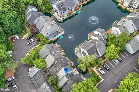 View/Area - 11172 Glade Dr, Reston, VA 20191 photo 1 of 8