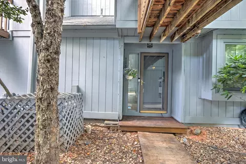 Exterior - 11172 Glade Dr, Reston, VA 20191 photo 8 of 12