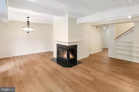 Living - 11172 Glade Dr, Reston, VA 20191 photo 3 of 6