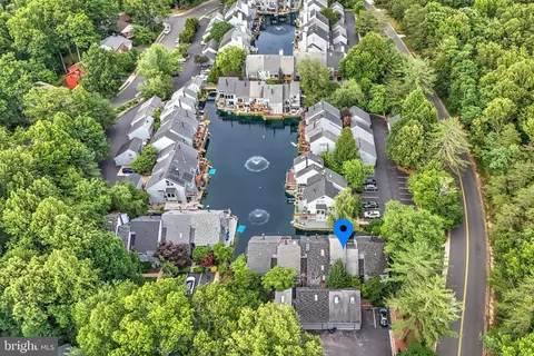 View/Area - 11172 Glade Dr, Reston, VA 20191 photo 8 of 8