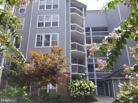 3178 Summit Square Dr #3-B12, Oakton, VA 22124