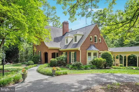 Exterior - 7131 Woodland Dr, Springfield, VA 22151 photo 2 of 31