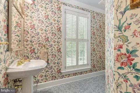 Bath - 7131 Woodland Dr, Springfield, VA 22151 photo 1 of 11