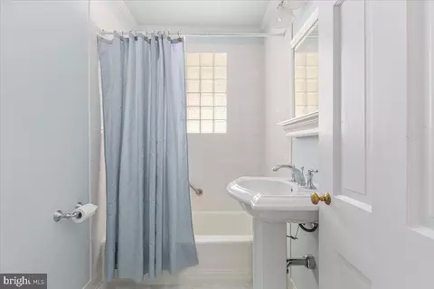 Bath - 7131 Woodland Dr, Springfield, VA 22151 photo 2 of 11