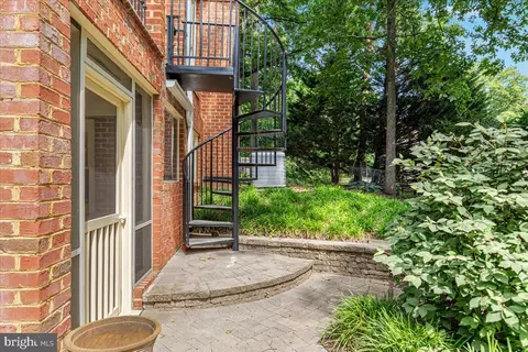 Exterior - 7131 Woodland Dr, Springfield, VA 22151 photo 19 of 31