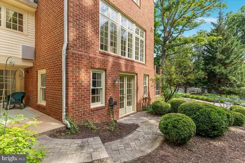 Exterior - 7131 Woodland Dr, Springfield, VA 22151 photo 17 of 31