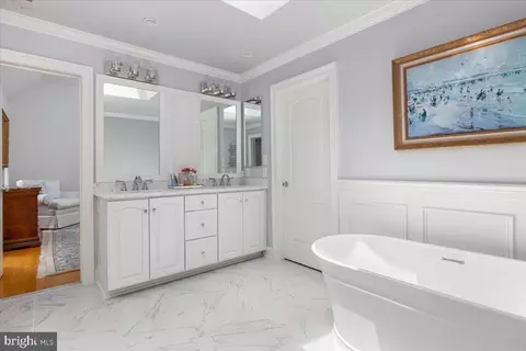 Bath - 7131 Woodland Dr, Springfield, VA 22151 photo 3 of 11