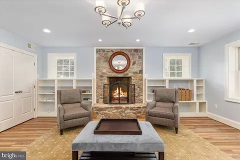 Living - 7131 Woodland Dr, Springfield, VA 22151 photo 6 of 10