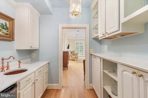 Entry Way - 7131 Woodland Dr, Springfield, VA 22151 photo 1 of 5
