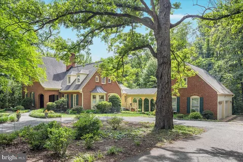 7131 Woodland Dr, Springfield, VA 22151