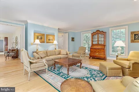 Living - 7131 Woodland Dr, Springfield, VA 22151 photo 5 of 10