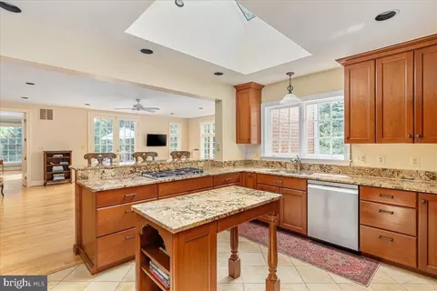 Kitchen - 7131 Woodland Dr, Springfield, VA 22151 photo 4 of 6