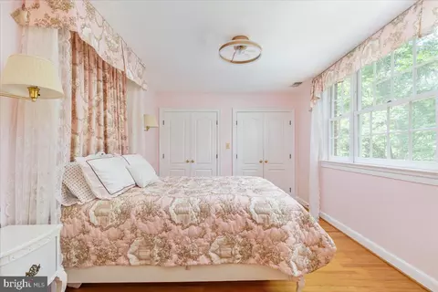 Bedroom - 7131 Woodland Dr, Springfield, VA 22151 photo 8 of 9