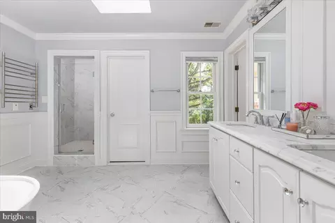 Bath - 7131 Woodland Dr, Springfield, VA 22151 photo 5 of 11