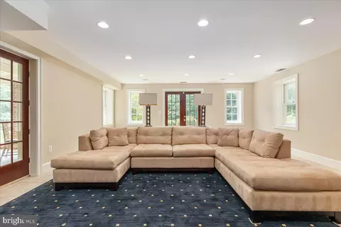 Living - 7131 Woodland Dr, Springfield, VA 22151 photo 10 of 10