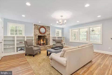 Living - 7131 Woodland Dr, Springfield, VA 22151 photo 7 of 10