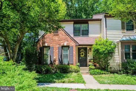 5908 Roberts Common Ct, Burke, VA 22015