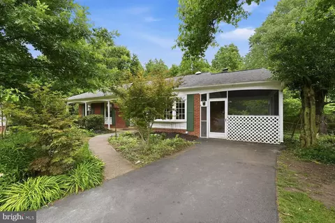 5600 Farmwood Ct, Alexandria, VA 22315