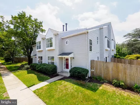 6112 C Hoskins Hollow Cir, Centreville, VA 20121