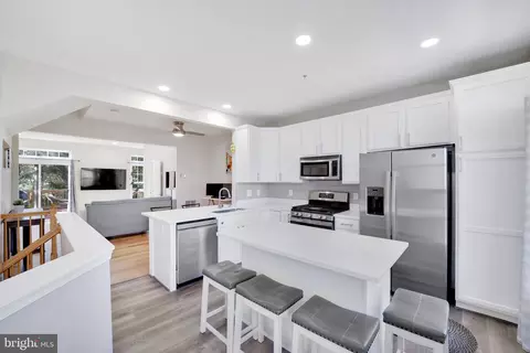 2981 Huntington Grove Sq, Alexandria, VA 22306