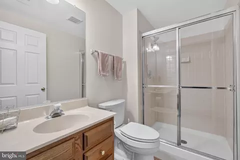 Bath - 2329 Colts Brook Dr, Reston, VA 20191 photo 3 of 3