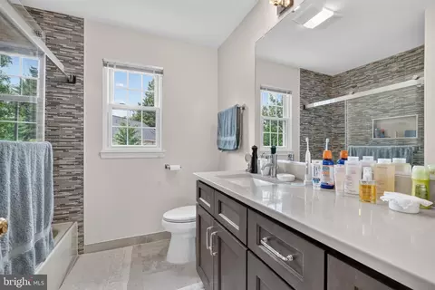 Bath - 2329 Colts Brook Dr, Reston, VA 20191 photo 2 of 3