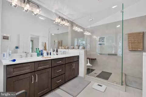 Bath - 2329 Colts Brook Dr, Reston, VA 20191 photo 1 of 3