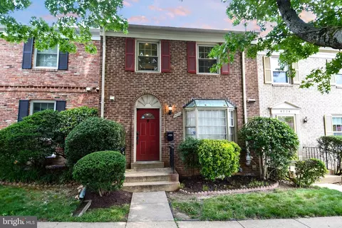 9222 Bailey Ln, Fairfax, VA 22031