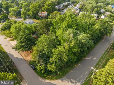 7054 Canterbury Ln, Alexandria, VA 22306