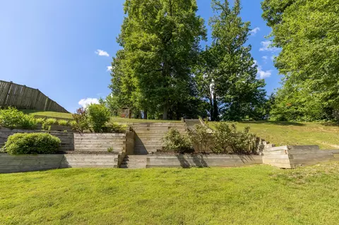 Exterior - 1832 Briar Ridge Ct, Mclean, VA 22101 photo 4 of 8