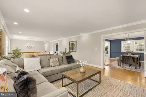 Living - 1832 Briar Ridge Ct, Mclean, VA 22101 photo 4 of 7