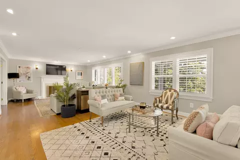 Living - 1832 Briar Ridge Ct, Mclean, VA 22101 photo 6 of 7