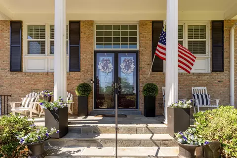 Exterior - 1832 Briar Ridge Ct, Mclean, VA 22101 photo 5 of 8