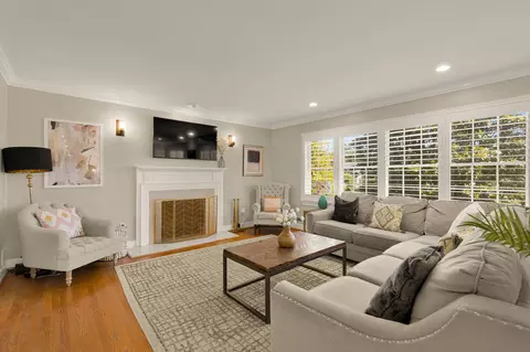 Living - 1832 Briar Ridge Ct, Mclean, VA 22101 photo 3 of 7