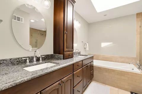 Bath - 1832 Briar Ridge Ct, Mclean, VA 22101 photo 2 of 4