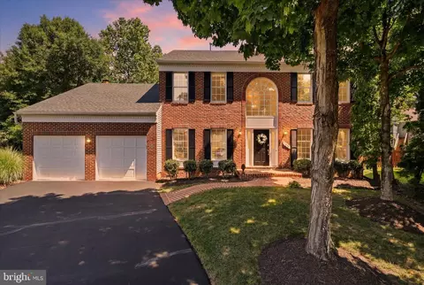 3801 Wheatgrain Ln, Fairfax, VA 22033