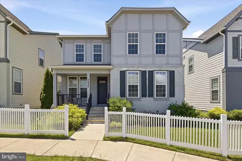 7922 Ashland Dr, Alexandria, VA 22315
