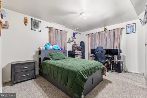 Bedroom - 1559 Evers Dr, Mclean, VA 22101 photo 5 of 9