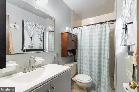 Bath - 1559 Evers Dr, Mclean, VA 22101 photo 1 of 3