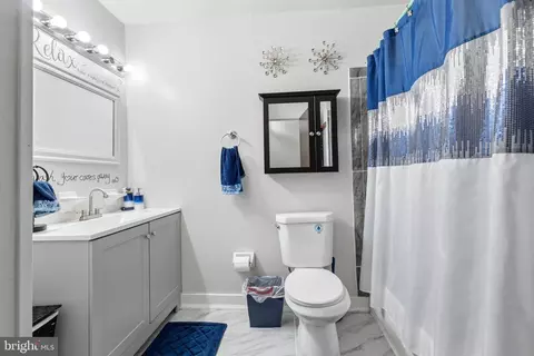 Bath - 1559 Evers Dr, Mclean, VA 22101 photo 2 of 3