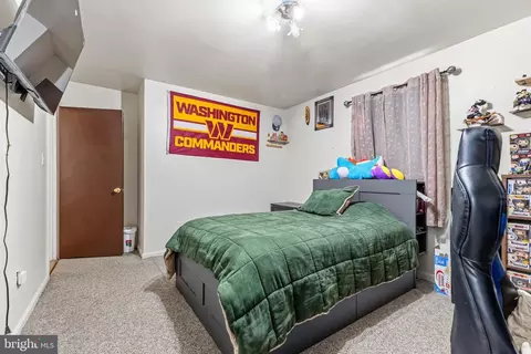 Bedroom - 1559 Evers Dr, Mclean, VA 22101 photo 6 of 9