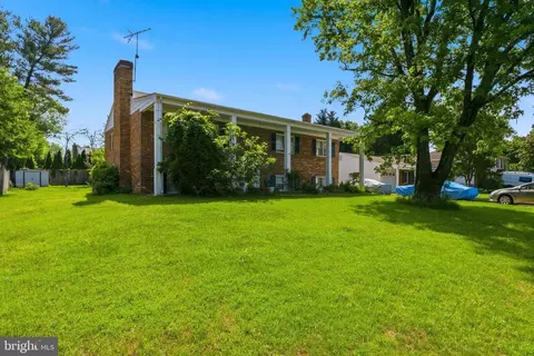 Exterior - 1559 Evers Dr, Mclean, VA 22101 photo 2 of 5