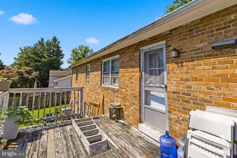 Exterior - 1559 Evers Dr, Mclean, VA 22101 photo 3 of 5