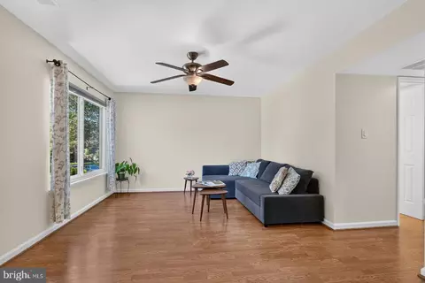 Living - 1707 Westwind Way #8, Mclean, VA 22102 photo 1 of 3
