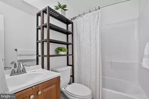 Bath - 1707 Westwind Way #8, Mclean, VA 22102 photo 2 of 4
