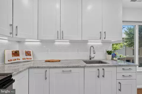 Kitchen - 1707 Westwind Way #8, Mclean, VA 22102 photo 4 of 6