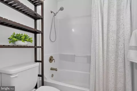 Bath - 1707 Westwind Way #8, Mclean, VA 22102 photo 4 of 4