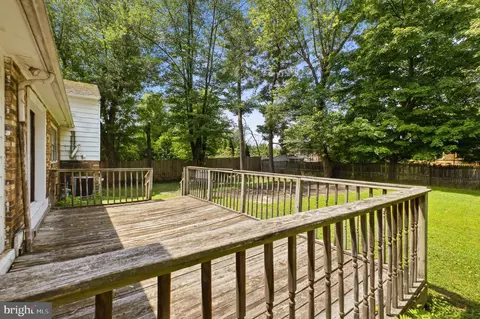 Exterior - 1558 Mary Ellen Ct, Mclean, VA 22101 photo 4 of 7