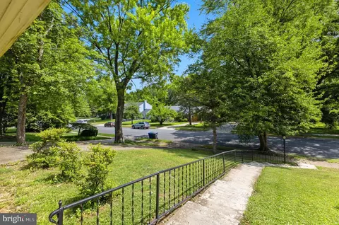 Exterior - 1558 Mary Ellen Ct, Mclean, VA 22101 photo 3 of 7