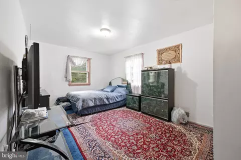 Bedroom - 1558 Mary Ellen Ct, Mclean, VA 22101 photo 6 of 8
